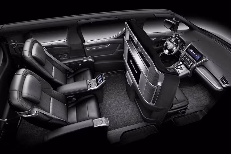 Về giá xe Lexux LM 2021, các tư vấn bán hàng của Lexus Việt Nam chưa tiết lộ về giá của mẫu LM 350. Tuy nhiên, các đại lý nhập xe tư nhân trong nước hiện đang chào bán phiên bản LM 300h với mức giá dao động trên 7 tỷ VNĐ. Theo phỏng đoán, giá bán của Lexus LM 350 chính hãng khó có thể thấp hơn con số này.