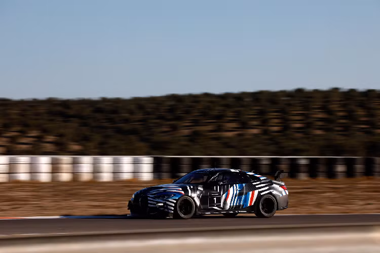 Tới đây, BMW cũng sẽ sản xuất thêm một nguyên mẫu thứ hai nhằm tiếp tục các bài thử nghiệm vào khoảng đầu năm 2022 trước khi chính thức tung mẫu xe này ra thị trường và cạnh tranh tại những giải đua trên thế giới, hướng tới kỳ vọng tiếp nối những thành công mà người tiền nhiệm từng đạt được. 