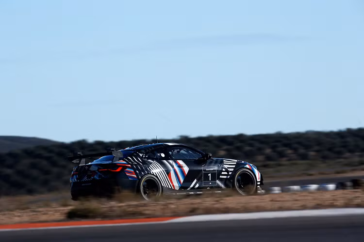 Thomas Felbermair, Phó Giám đốc Kinh doanh và Tiếp thị BMW M GmbH cho biết: “Với mẫu xe thể thao BMW M4 GT4 mới, chúng tôi đang viết chương tiếp theo của sự thành công trong lĩnh vực đua xe. Mẫu xe hiện tại đã làm chấn động phân khúc GT4 đang bùng nổ trong những năm gần đây và đã đem về nhiều danh hiệu và chiến thắng trên toàn thế giới.