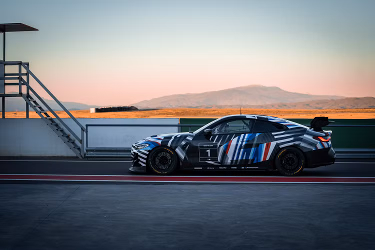 Cuộc thử nghiệm đầu tiên tại Almeria đã diễn ra và hoàn thành một cách suôn sẻ và quá trình thử nghiệm mẫu xe đua này sẽ còn được tiếp tục với nhiều công đoạn khác nhau trong những tháng tới. 