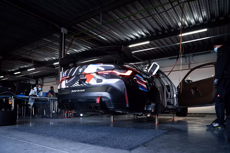 Khi phát triển BMW M4 GT4 mới, chúng tôi muốn giữ lại những điểm mạnh của phiên bản tiền nhiệm và cải tiến một số hạng mục trên xe. Chúng tôi tin tưởng rằng các đội đua BMW M Motorsport và những tay đua sẽ rất thích mẫu xe này. Mẫu xe được kỳ vọng sẽ tiếp tục giành về nhiều danh hiệu hơn trong phân khúc GT4 kể từ năm 2023.”