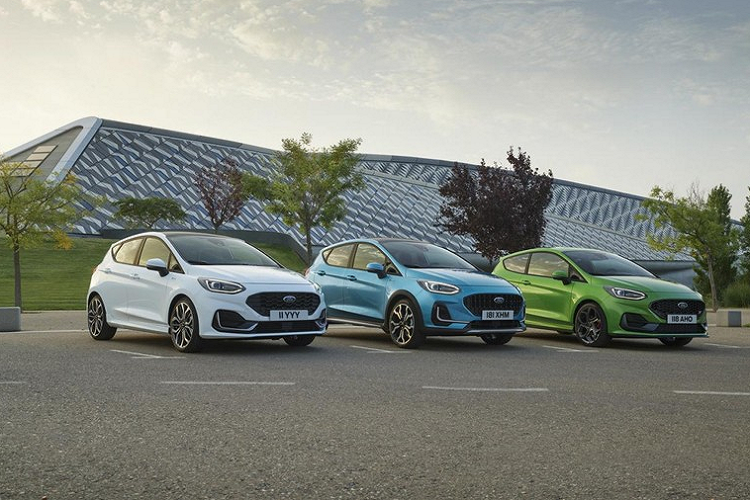 Trái ngược với tình hình ở thị trường Việt Nam và đã bị "khai tử", Ford Fiesta là mẫu xe bán khá chạy ở châu Âu. Do đó, không có gì lạ khi hãng Ford tiếp tục bổ sung phiên bản nâng cấp cho mẫu xe hạng B này ở lục địa già. Ở thị trường châu Âu, Ford Fiesta 2022 mới được chia thành 6 phiên bản, bao gồm Trend, Titanium, ST-Line, Active, ST và Van. So với trước, những thay đổi của mẫu xe hạng B này không quá rõ ràng.
