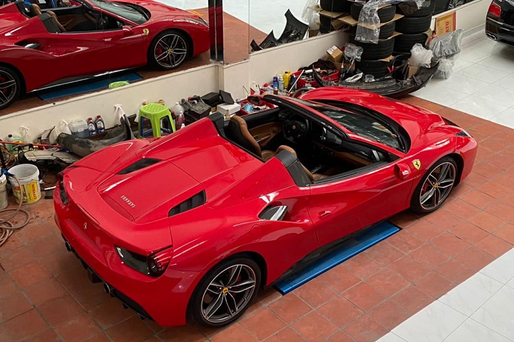 Ferrari 488 Spider hon 15 ty duoc dai gia Sai Gon 