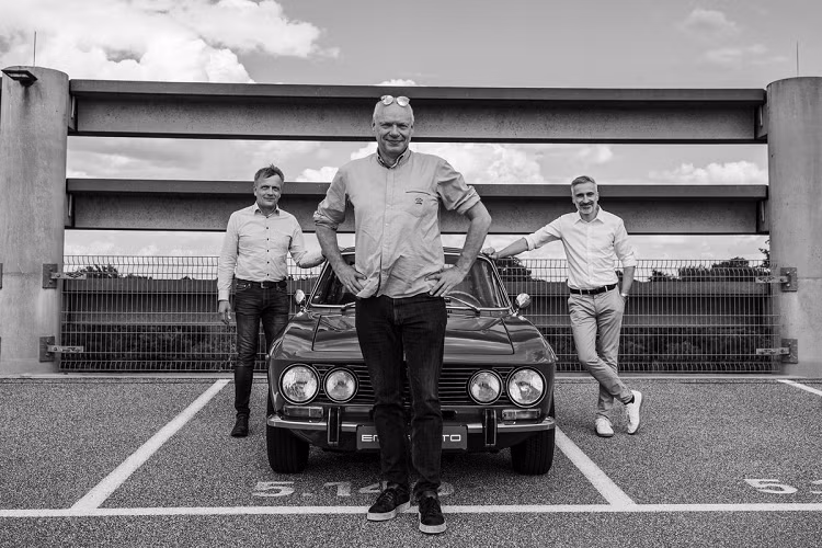 Để giúp phần thân cổ điển của Giulia GT chịu được sức mạnh từ động cơ mới, hãng Emilia đã nâng cấp hệ thống treo với treo độc lập xương đòn kép phía trước và liên kết đa điểm phía sau.