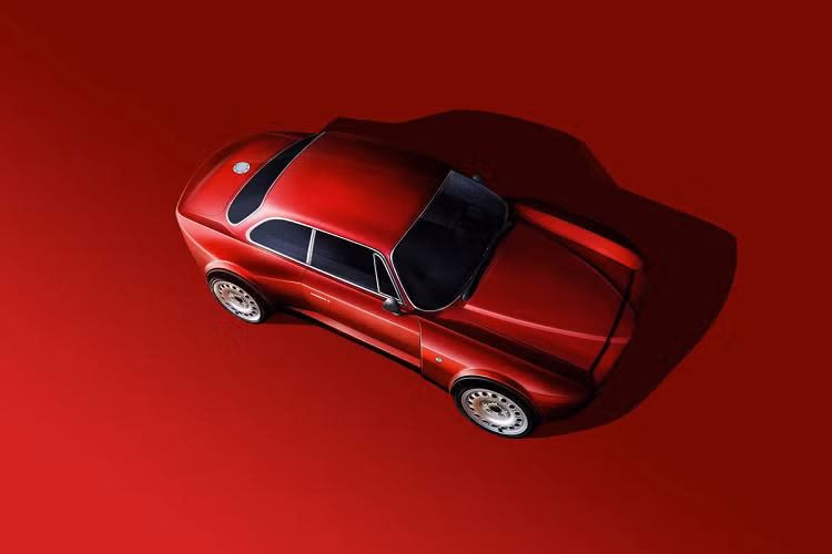 So với chiếc xe cổ Alfa Romeo Giulia GT 1960, bản độ này có những trang bị an toàn như ABS và kiểm soát độ bám đường. Những tiện nghi hiện đại như điều hòa, cửa sổ và gương chỉnh điện cùng hệ thống giải trí đa phương tiện. Emilia Auto cho biết mẫu Emilia GT Veloce sẽ được ra mắt vào nửa cuối năm 2022, hiện tại xe đang trong giai đoạn sản xuất. Chỉ 22 chiếc được sản xuất giới hạn với giá 474.100 USD. Giá bán này đắt gấp nhiều lần so với Alfa Romeo Giulia Quadrifoglio (75.250 USD).