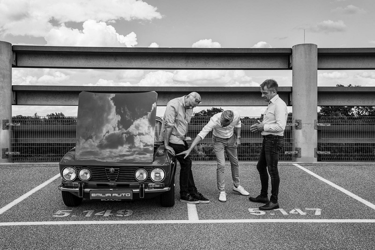 Động cơ tăng áp kép V6 2.9L do Ferrari sản xuất được đánh giá là một trong những động cơ hiệu suất tốt nhất. Trong khi đó kiểu dáng của những dòng xe Alfa Romeo cổ điển được xem là biểu tượng của nét thiết kế Italy. Hãng Emilia Auto đã kết hợp 2 yếu tố này lên mẫu xe của mình.