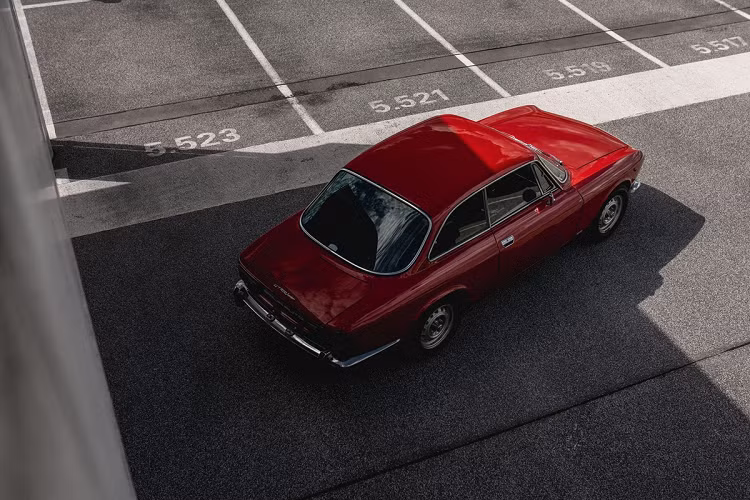 Sức mạnh của Emilia GT Veloce với động cơ Ferari tăng áp kép V6 2.9L từ chiếc Giulia Quadrifoglio, công suất 505 mã lực và mô-men xoắn 600 Nm. Động cơ kết hợp với hộp số tự động 8 cấp ZF và hệ dẫn động cầu sau.