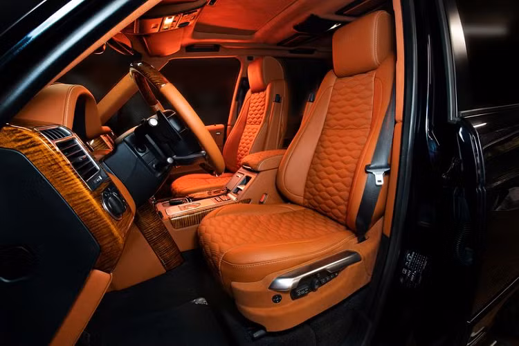 Cách đây vài năm Vilner đã từng cung cấp một bodykit cho Range Rover Autobiography bản trục cơ sở dài, gói độ bao gồm các bộ phận làm bằng sợi carbon thay thế cho vật liệu nhựa giúp tổng thể xe trở nên cao cấp hơn.