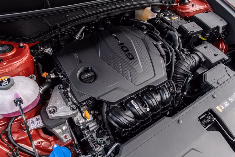 Tất cả phiên bản đều sử dụng động cơ 4 xy-lanh 2.5L, sản sinh công suất 187 mã lực và mô-men xoắn 241 Nm. Đi kèm với động cơ là hộp số tự động 8 cấp và hệ dẫn động 4 bánh.