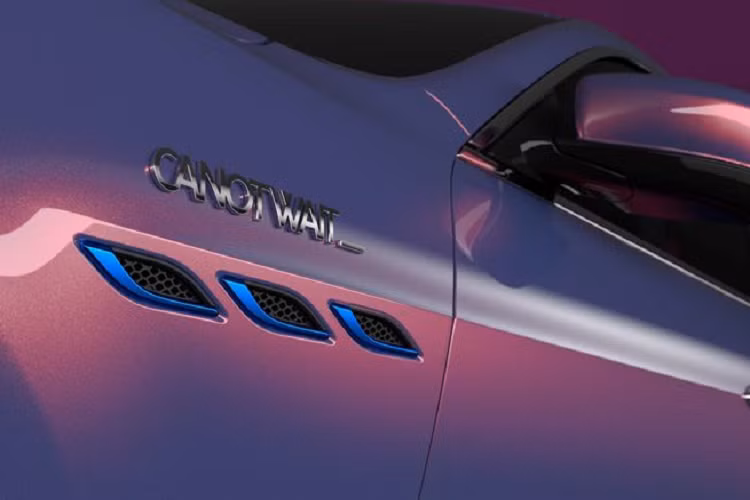 Về truyền động, Maserati Ghibli Hybrid Love Audacious vẫn dùng động cơ tăng áp 2.0L 4 xi-lanh quen thuộc, kết hợp cùng hệ thống hybrid 48V, cho tổng công suất 325 mã lực và mô-men xoắn cực đại 450 Nm, giúp xe tăng tốc từ 0 - 100 km/h trong 5,7 giây trước khi cán vận tốc tối đa 255 km/h.