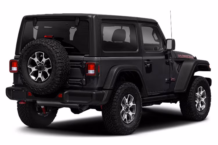 Giống như ngoại thất, thiết kế nội thất của Jeep Wrangler mang một phong cách thiết kế đơn giản nhưng không kém phần hiện đại với màn hình trung tâm có kích thước từ 5 đến 8,4 inch hỗ trợ kết nối Apple CarPlay/Android Auto, đồng hồ tích hợp màn hình điện tử lớn, ghế ngồi bọc da, hệ thống âm thanh Alpine,….