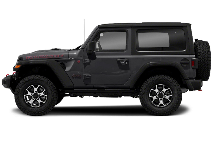 Jeep Wrangler 2 cửa được trang bị hệ thống đèn pha và đèn hậu LED, bộ mâm 17 inch bao bởi lốp địa hình BF Goodrich KO2. Những trang bị này đều có trên Wrangler 4 cửa, cả hai phiên bản đều có thiết kế hình hộp truyền thống của nhà Jeep và sẽ khó để có thể phân biệt đâu là Wrangler 2 cửa và đâu là 4 cửa khi nhìn trực diện ở đầu hoặc đuôi xe.