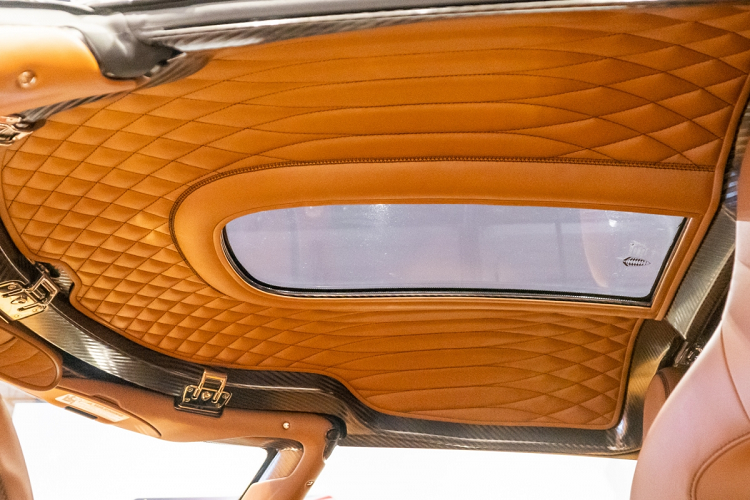 Ngoài đại gia Việt, 1 tay chơi xe nổi tiếng nhất nhì châu Á ở Campuchia cũng đã chia sẻ mua Koenigsegg Regera và sớm mang về nước.