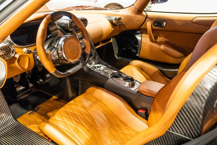 Koenigsegg Regera chỉ được sản xuất giới hạn 80 chiếc và nhiều khả năng Hoàng Kim Khánh sẽ là người đầu tiên ở Đông Nam Á sở hữu siêu phẩm hypercar này. Giá xe Koenigsegg Regera sau khi bán lại tại đại lý nhiều khả năng sẽ trên 4 triệu đô la (khoảng 91,2 tỷ đồng), tức gấp đôi so với giá xuất xưởng. Tuy nhiên khi về Việt Nam và ra biển trăng nó sẽ có giá tới hơn 100 tỷ đồng.