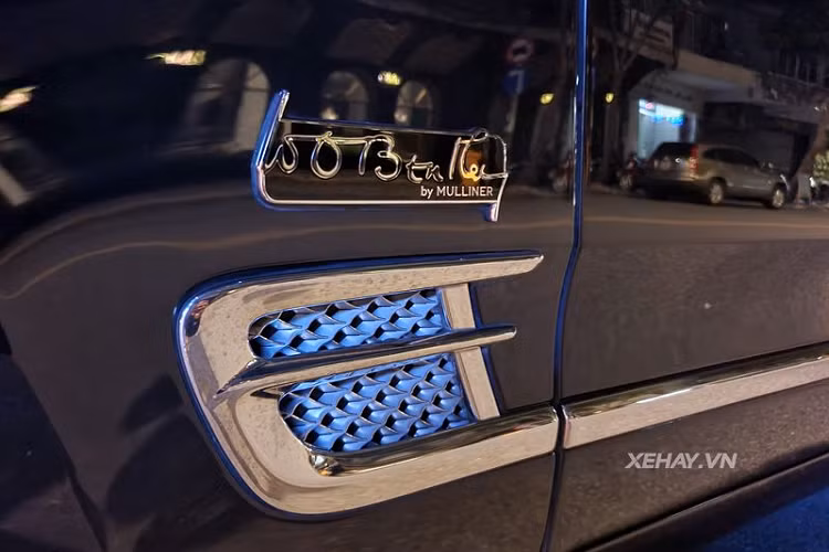 Ngoài ý nghĩa trên, phiên bản xe siêu sang Bentley Mulsanne W.O. Edition còn ẩn chứa lòng kính trọng tới người thành lập của hãng ông Walter Owen Bentley. Vì vậy mà chiếc xe siêu sang có rất nhiều chi tiết độc quyền, bao gồm màu sơn đen Onyx cùng chắn bùn có chữ ký của ông W.O và nắp trục bánh "hàng thửa".