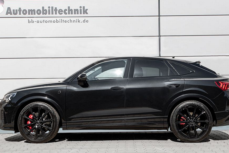 Đi kèm với động cơ nâng cấp, bản độ Audi RS Q3 Sportback còn được trang bị hộp số ly hợp kép 7 cấp tinh chỉnh để phù hợp hơn với sức mạnh mới. Ngoài ra, bộ giới hạn vận tốc tối đa của xe cũng bị loại bỏ. Thêm vào đó, nhà độ B&amp;B AutomobilTechnik còn mang tới cho chủ xe loạt trang bị tuỳ chọn thêm như phanh hiệu suất cao, lò xo thể thao, bộ giảm thanh... với giá từ 598 - 5.943 USD (khoảng 14 - 136 triệu đồng).