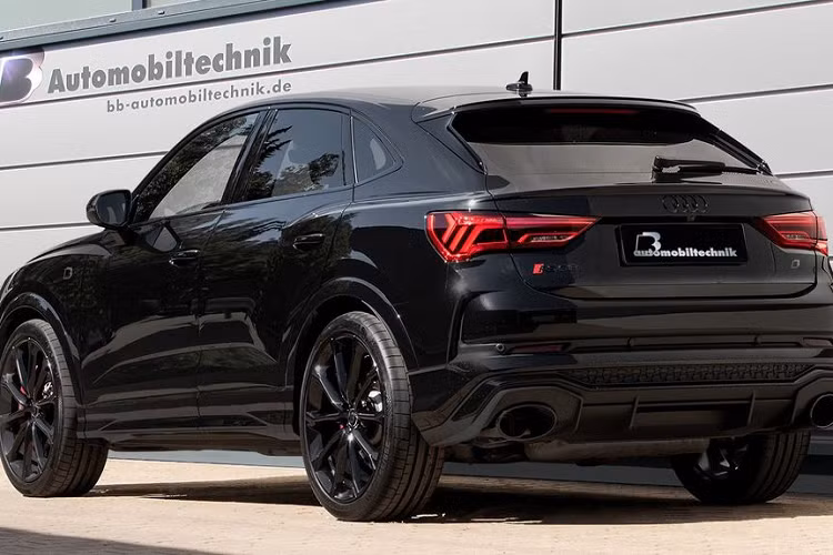 Cuối cùng là gói độ mạnh nhất có giá 17.949 USD (khoảng 413 triệu đồng), mẫu Audi RS Q3 Sportback hạng sang nguyên bản sẽ được nâng cấp thêm bộ tăng áp, bộ làm mát mới hiệu suất cao, hệ thống ống xả thể thao và một số linh kiện khác. Từ đó, giúp xe sản sinh ra công suất đạt 585 mã lực và 705 Nm mô-men xoắn. Con số này đã khiến Audi RS Q3 Sportback của nhà độ B&amp;B AutomobilTechnik thậm chí còn mạnh hơn cả siêu xe Audi R8 V10 thế hệ mới.