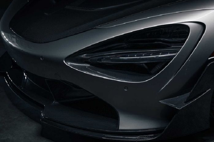 Bên cạnh việc nâng cấp diện mạo, SWAE còn thực hiện một số sửa đổi với động cơ tăng áp kép V8 4.0L của McLaren 720S, giúp 720S mạnh tới 900 mã lực, vượt qua cả 765LT. Xe đã được trang bị hệ thống ống xả mới với các ống làm bằng thép không gỉ. Mức giá xe McLaren 720S độ WAE hiện chưa được công bố cụ thể.