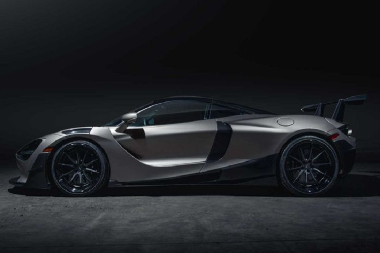 Được biết, SWAE đã bắt tay với 1016 Industries để phát triển bộ phụ kiện độc đáo này, sự hợp tác được thể hiện ở các vòm bánh trước và sau mở rộng giúp tăng độ hầm hố cho siêu xe.