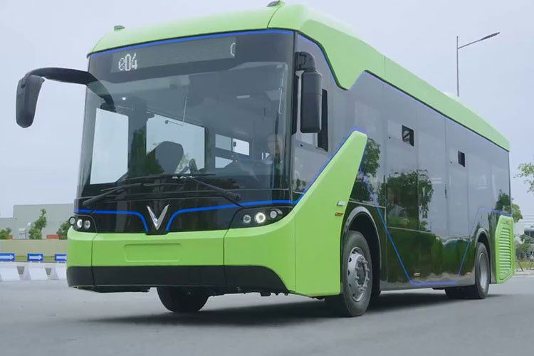 Tuy nhiên, thời gian đầu sẽ VinBus sẽ chạy trong Vinhomes Ocean Park, mức giá vé xe chưa được công bố. Được biết, thời gian hoạt động của VinBus bắt đầu từ 5 giờ sáng tới 22 giờ hàng ngày, tần suất trung bình mỗi chuyến xe vào khoảng 10-20 phút.