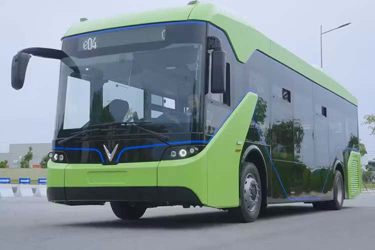 Tuy nhiên, thời gian đầu sẽ VinBus sẽ chạy trong Vinhomes Ocean Park, mức giá vé xe chưa được công bố. Được biết, thời gian hoạt động của VinBus bắt đầu từ 5 giờ sáng tới 22 giờ hàng ngày, tần suất trung bình mỗi chuyến xe vào khoảng 10-20 phút.