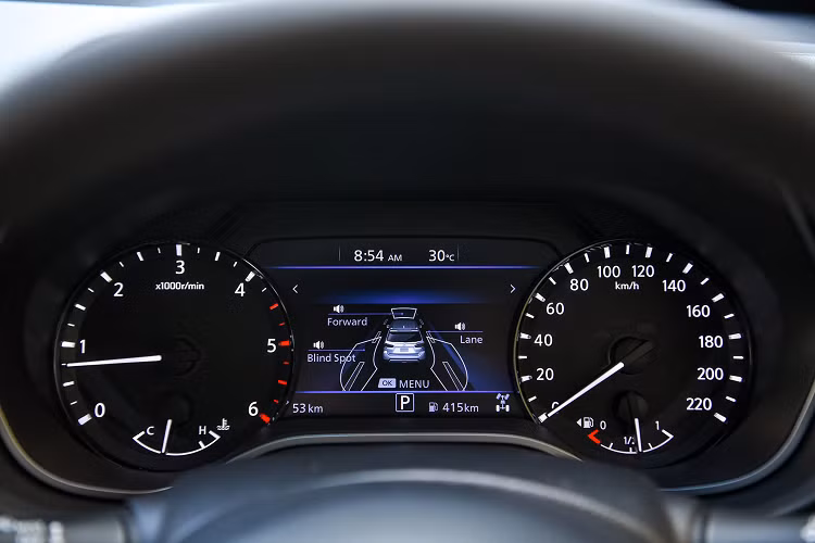 Bên cạnh các hệ thống an toàn chủ động và bị động. Terra 2021 còn có các trang bị hiện đại như hệ thống cảnh báo va chạm phía trước (IFCW), hỗ trợ phanh khẩn cấp (IEB), cảnh báo điểm mù (BSW), cảnh báo chệch làn (LDW) và phương tiện cắt ngang khi lùi (RCTA), gương chiếu hậu thông minh (i-RVM), màn hình 360 độ (AVM) và hơn nữa. Trang bị của Nissan Terra 2021 không thua kém bất kỳ đối thủ nào.