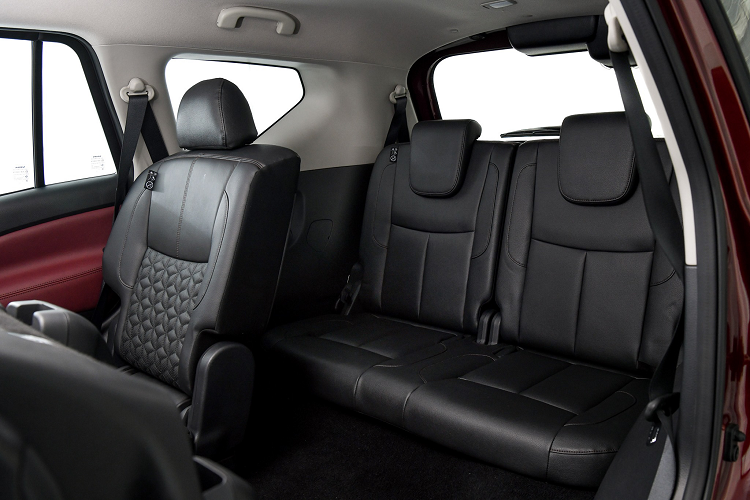 Cụ thể hơn, phiên bản Nissan Terra 2.3 Twin Turbo VL 4WD 7AT có giá 1,025 tỷ đồng ở Thái Lan. Nếu về Việt Nam mức giá rơi vào khoảng 1,2 tỷ đồng, thì Terra VL 2021 chắc chắn sẽ có giá bán cạnh tranh tốt với Ford Everest Titanium 1,399 tỷ đồng hay Toyota Fortuner 2.8 Legender 1,426 tỷ đồng. Hy vọng Terra 2021 sẽ “đổi vận” nếu nhà nhập khẩu có chính sách cạnh tranh tốt “biết người biết ta”.