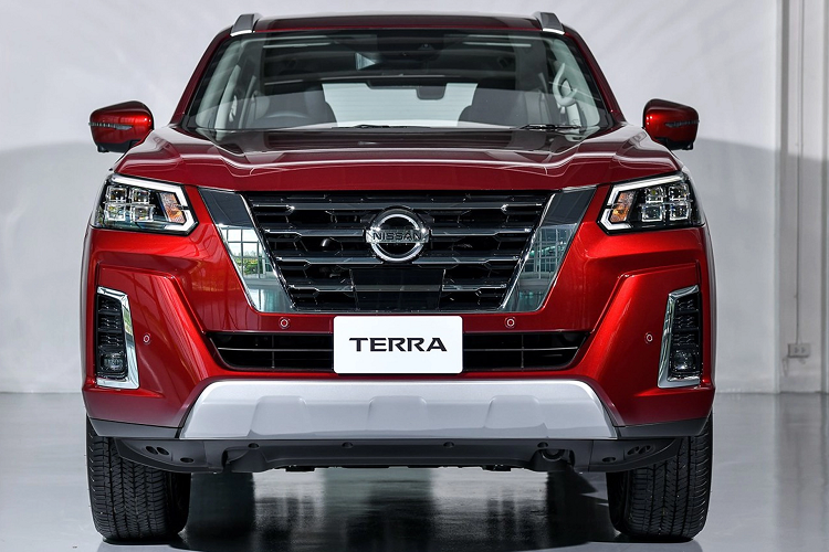 Phiên bản 2.3 Twin Turbo VL 4WD 7AT có giá bán 1.499.000 baht (khoảng 1,025 tỷ đồng). Đây là phiên bản cao cấp nhất của dòng Terrra 2021. Xe đi kèm với nhiều trang bị mới ở ngoại thất như đèn pha 4 bi-LED, tự động bật tắt, đèn sương mù LED. Mâm xe thiết kế mới, trang bị phanh đĩa cho 4 bánh và cốp sau có chức năng đá mở cốp.