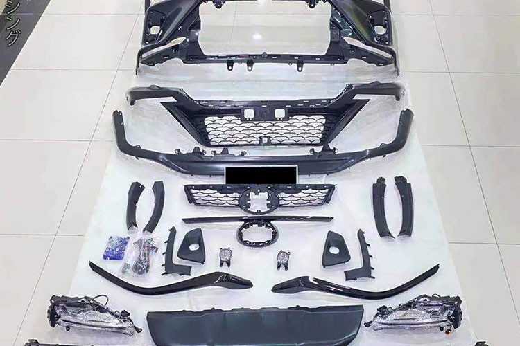 Chi tiết hơn nữa, bodykit cho Toyota Fortuner lên đời Legender gồm có mặt ca-lăng mới với lưới tản nhiệt mở rộng, cản trước, cản sau thể thao hơn, thêm hai khe gió giả phía sau mới.