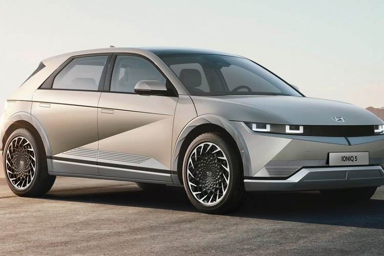 Phiên bản cao cấp nhất hiện tại của Ioniq 5 chỉ mạnh 302 mã lực, tăng tốc từ 0 - 100 km/h trong 5,2 giây và có tốc độ tối đa 185 km/h.