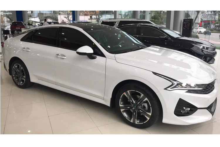 Nhìn chung, Kia K5 2022 là mẫu sedan lý tưởng dành cho các bạn trẻ hay chị em phụ nữa mua xe hạng D đề cao thiết kế cá tính, trang bị nhiều options tốt trong tầm giá. Sẵn sàng bỏ qua các yếu tố “giữ giá” và không lựa chọn các mẫu xe “ăn chắc mặc bền” như Camry.