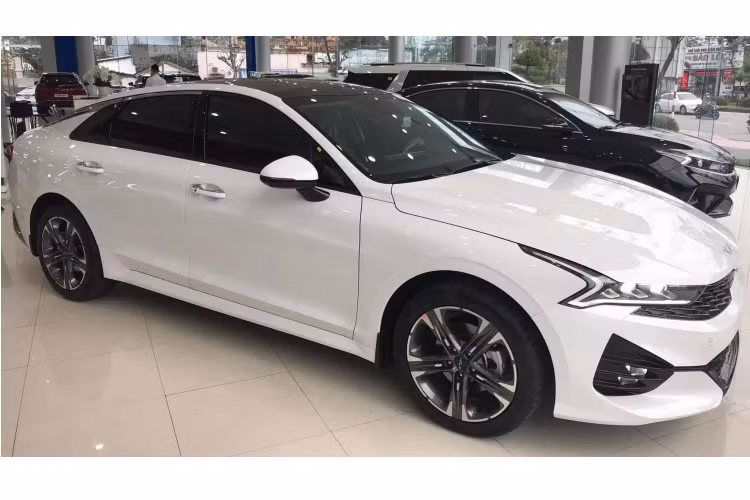 Nhìn chung, Kia K5 2022 là mẫu sedan lý tưởng dành cho các bạn trẻ hay chị em phụ nữa mua xe hạng D đề cao thiết kế cá tính, trang bị nhiều options tốt trong tầm giá. Sẵn sàng bỏ qua các yếu tố “giữ giá” và không lựa chọn các mẫu xe “ăn chắc mặc bền” như Camry.