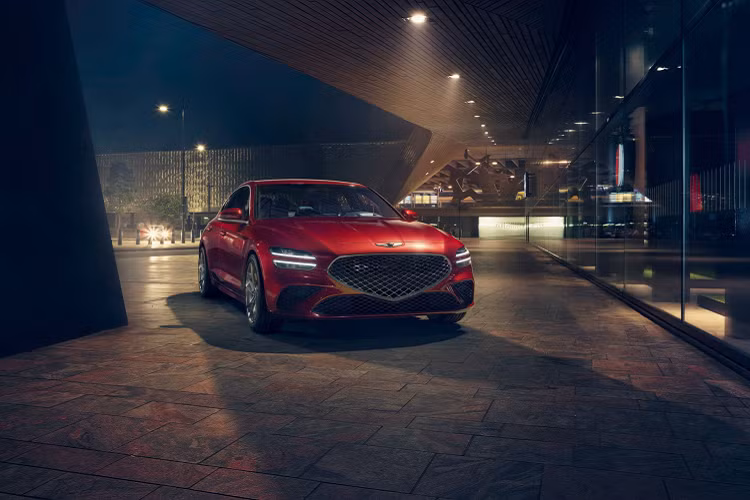 Để hấp dẫn khách hàng ở khu vực Bắc Mỹ, mẫu xe sang Genesis G70 2022 có một đặc biệt mang tên “Launch Edition” với nước sơn mờ (Matte) độc đáo và khác biệt. Mặc dù hiện tại Genesis chưa chính thức bán ra G70 2022 Launch Edition, nhưng hãng xe sang của Hàn đã tung ra một cấu hình đặt trước trên webside tiết lộ các trang bị có trên G70 2022 Launch Edition.