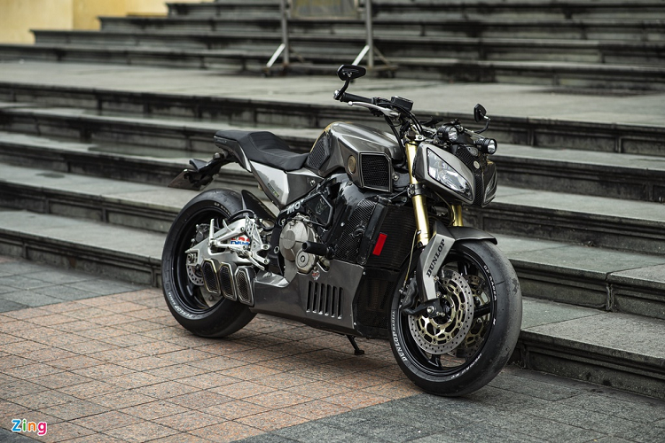 Một người chơi xe tại Hà Nội đã quyết định độ lại chiếc môtô thể thao Honda CBR600RR của mình thành một mẫu streetfighter hầm hố hơn. Gần như toàn bộ thiết kế của xe được thay đổi. Thời gian thực hiện từ bản thiết kế đầu tiên đến khi hoàn thành mất khoảng 5 tháng. Bản độ có tên gọi The Cyber Devil.