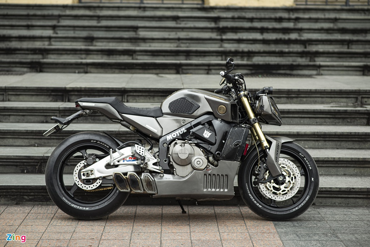 Streetfigher là dòng môtô được phát triển khoảng 20 năm trở lại đây. Về cơ bản, phần lớn xe streetfighter đều được phát triển từ sportbike. Bản độ Honda CBR600RR này là một ví dụ điển hình, trên xe có nhiều chi tiết được làm thủ công.