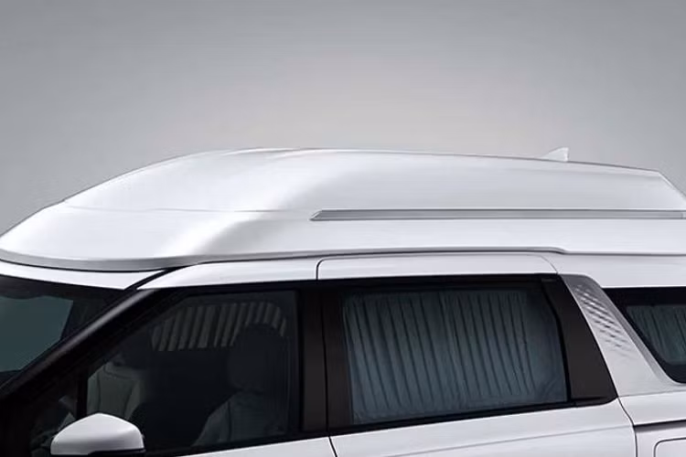 Điểm nhấn đáng chú ý nhất của Kia Carnival High Limousine 2022 bản 4 chỗ đương nhiên nằm ở nội thất. Bước vào bên trong mẫu xe này, hành khách sẽ được chào đón bằng không gian nội thất rộng rãi với 2 ghế thương gia ở đằng sau.