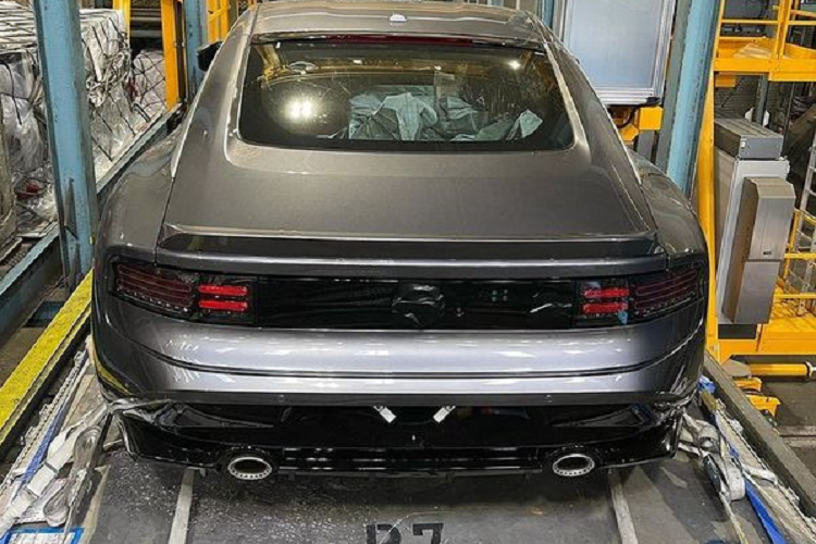 Mẫu xe thể thao Nissan 400Z 2022 mới dự kiến sẽ ra mắt vào cuối năm nay với động cơ tăng áp kép V6 3.0L mượn từ Infiniti Q60 Red Sport 400. Trên Q60 Red Sport, cỗ máy V6 cho công suất 400 mã lực và mô-men xoắn cực đại 474Nm. 