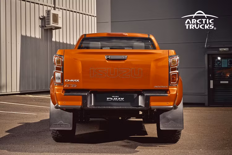 Tất cả các trang bị và tiện nghi trên mẫu D-Max AT35 đều được sản suất và chế tạo bởi đội ngũ kỹ sư của Isuzu và Arctic Trucks nhằm đảm bảo chất lượng xe luôn ở mức cao nhất.