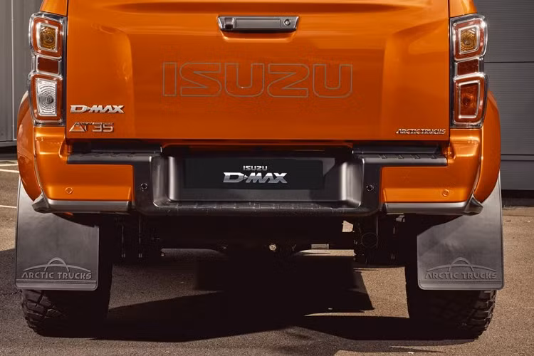 Dự kiến xe sẽ chính thức được bán ra vào tháng 2 năm 2022, giá xe Isuzu D-Max 2022 sẽ được công bố trước thời điểm xe có mặt trên thị trường.