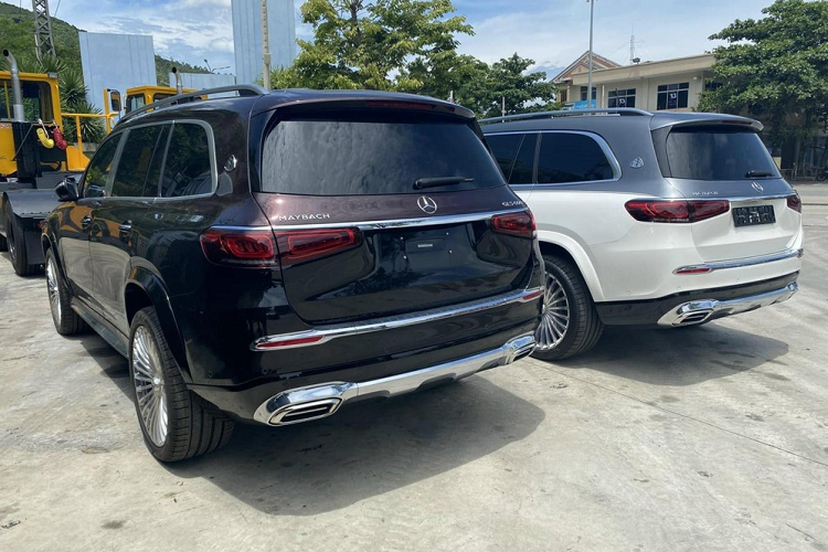 Mercedes-Maybach GLS 600 sở hữu màn hình 12,3 inch cùng hệ thống thông tin giải trí MBUX và đồng hồ cơ Maybach Classic với nền màu xanh thẫm, kim màu vàng hồng tương phản dành riêng cho xe. Mercedes-Maybach GLS 600 2021 sở hữu động cơ xăng V8, tăng áp kép, dung tích 4.0 lít, sản sinh ra công suất tối đa 558 mã lực tại và mô-men xoắn cực đại 730 Nm. Bên cạnh đó, mẫu SUV siêu sang đầu bảng của hãng xe Đức còn có hệ thống mild hybrid EQ Boost 48 V, giúp xe có thêm 22 mã lực và 250 Nm.