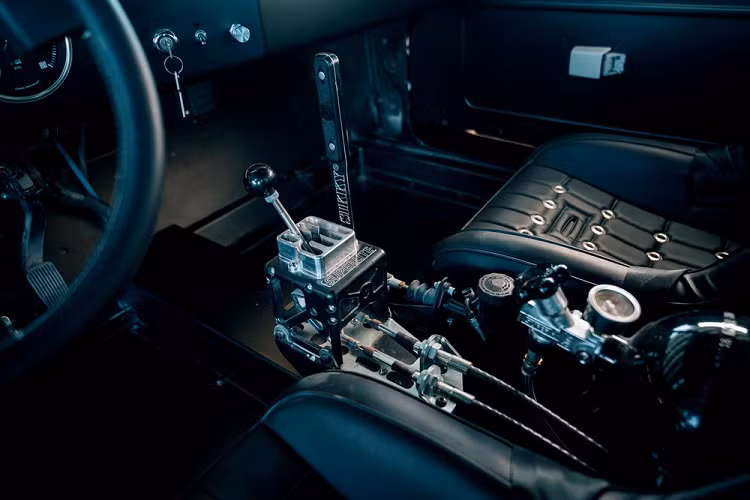 Những trang bị độ khác bao gồm hệ thống ống xả MagnaFlow, bộ tản nhiệt hiệu suất cao để giữ mát động cơ, và các ống hút gió hiệu suất cao mới để đưa khí lạnh vào bộ siêu nạp dung tích 2.4 lít. Chịu trách nhiệm cung cấp lực hãm là kẹp phanh 6 pít tông Brembo ở phía trước và kẹp phanh 4 pít tông Brembo ở phía sau. 