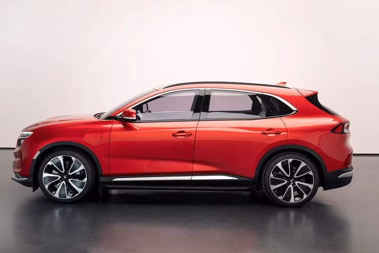 Ngoài ra còn có các tính năng tiện ích giải trí thú vị như điều khiển xe bằng giọng nói với ngôn ngữ tự nhiên, trợ lý ảo thông minh, kết nối các ứng dụng thương mại điện tử, dịch vụ...