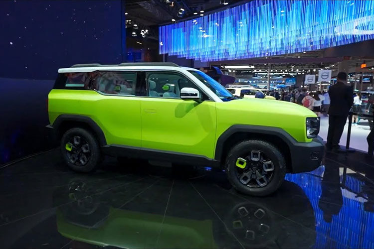 Trong tương lai, hãng Haval dự kiến còn ra mắt thêm 5 mẫu xe nữa với tên có chữ "Dog", bao gồm Beta Dog, Alpha Dog, Delta Dog, Epsilon Dog và Gamma Dog. So với đàn anh Big Dog, mẫu xe SUV Haval X Dog có thiết kế rắn rỏi và cứng cáp hơn, mẫu xe này được trang bị lưới tản nhiệt hình chữ nhật với những nan nằm dọc màu đen bóng.