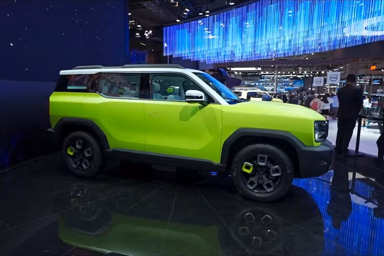 Trong tương lai, hãng Haval dự kiến còn ra mắt thêm 5 mẫu xe nữa với tên có chữ "Dog", bao gồm Beta Dog, Alpha Dog, Delta Dog, Epsilon Dog và Gamma Dog. So với đàn anh Big Dog, mẫu xe SUV Haval X Dog có thiết kế rắn rỏi và cứng cáp hơn, mẫu xe này được trang bị lưới tản nhiệt hình chữ nhật với những nan nằm dọc màu đen bóng.