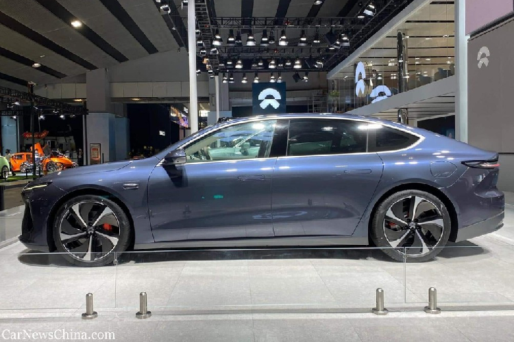 NIO ET7 là một mẫu sedan điện sang trọng, và là mẫu xe sản xuất thứ 4 của thương hiệu sau ES8, ES6, và EC6. Mẫu siêu xe EP9 của NIO không được đưa vào sản xuất hàng loạt, và chỉ được chế tạo thủ công một vài chiếc dành cho các nhà đầu tư thời đầu. Vì NIO vẫn chưa có nhà máy riêng, vậy nên giống những mẫu xe khác, ET7 sẽ được sản xuất theo hợp đồng với Jianghuai Automobile (JAC).