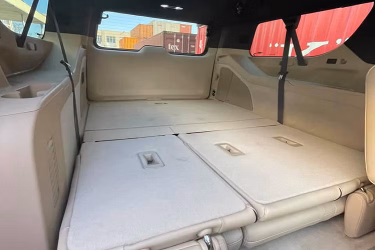 Với dung tích động cơ lên đến 6.2L, chiếc Cadillac 2021 này chịu khá nhiều thuế TTĐB khi được đưa về nước. Cụ thể là Thuế Suất lên đến 150% áp dụng cho xe có dung tích xi lanh trên 6.000 cm3.