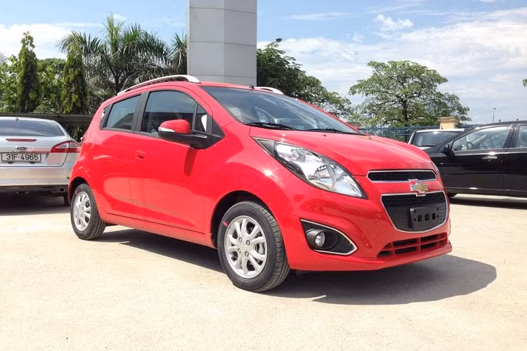 Hon 2.800 xe Chevrolet Spark Van bi trieu hoi tai Viet Nam
