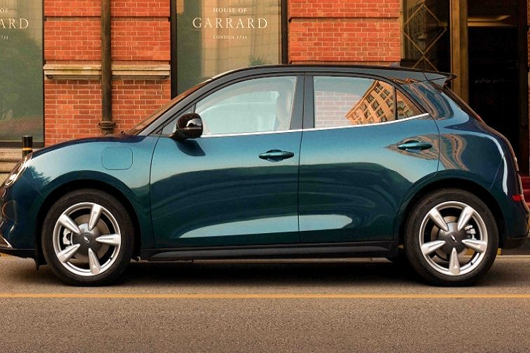 Nói cách khác, xe sẽ tự học rồi ghi nhớ lộ trình tới bãi đỗ xe với hệ thống định vị vệ tinh và cảm biến siêu âm. Khi người lái đến gần vị trí đã lưu trong bộ nhớ, tính năng Ora Pilot Parking sẽ cho phép xe tự tìm và vào chỗ đỗ. Hiện giá xe Great Wall Ora Good Cat tại thị trường Thái Lan vẫn chưa được công bố. 