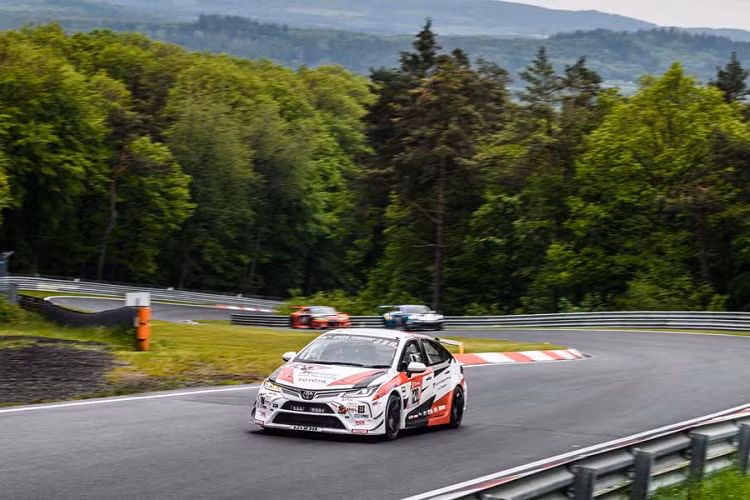 Để dễ tưởng tượng thì bạn có thể liên tưởng như sau: Bạn có thể kéo max ga chiếc xe của mình trong 1 phút, hay 5 phút, để nó đạt tốc độ tối đa và tận hưởng cảm giác hứng thú mà andrenaline trong máu đem lại. Thế nhưng phải kéo ga làm sao để chiếc xe đi được nhanh nhất - đồng thời là xa nhất - liên tục trong suốt 24h của cả một ngày dài thì lại là một câu chuyện hoàn toàn khác!