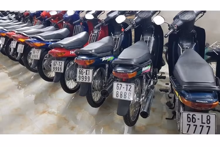 Biển số đẹp được sưu tập nhiều nhất chính là các số tứ quý, ngũ quý và số tiến. Do chủ nhân của bộ sưu tập chi thích số đẹp nên những chiếc xe máy chỉ cần mang biển số đẹp đều sẽ được mua lại.